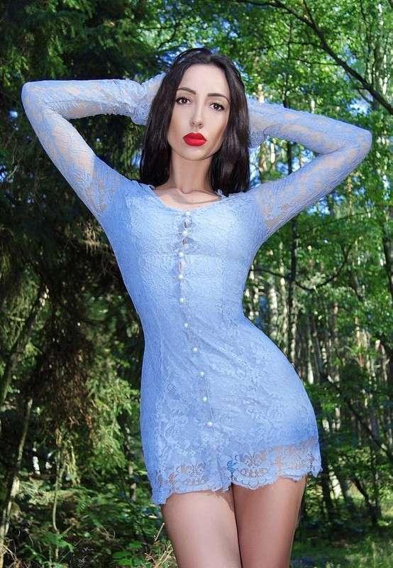 Ярко-накрашенные губы