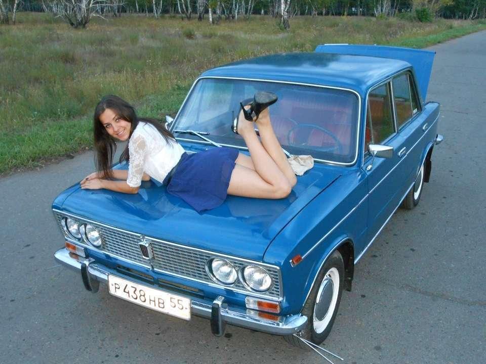 Девочка на троечке