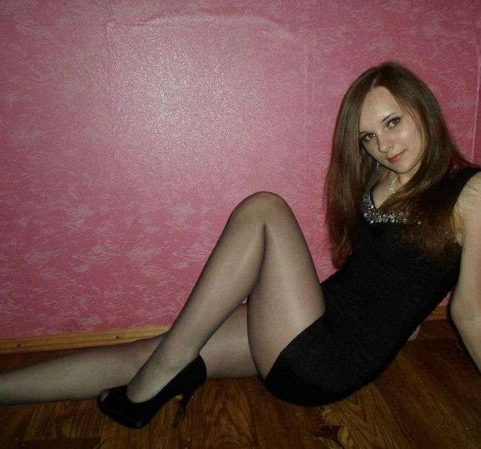 На полу