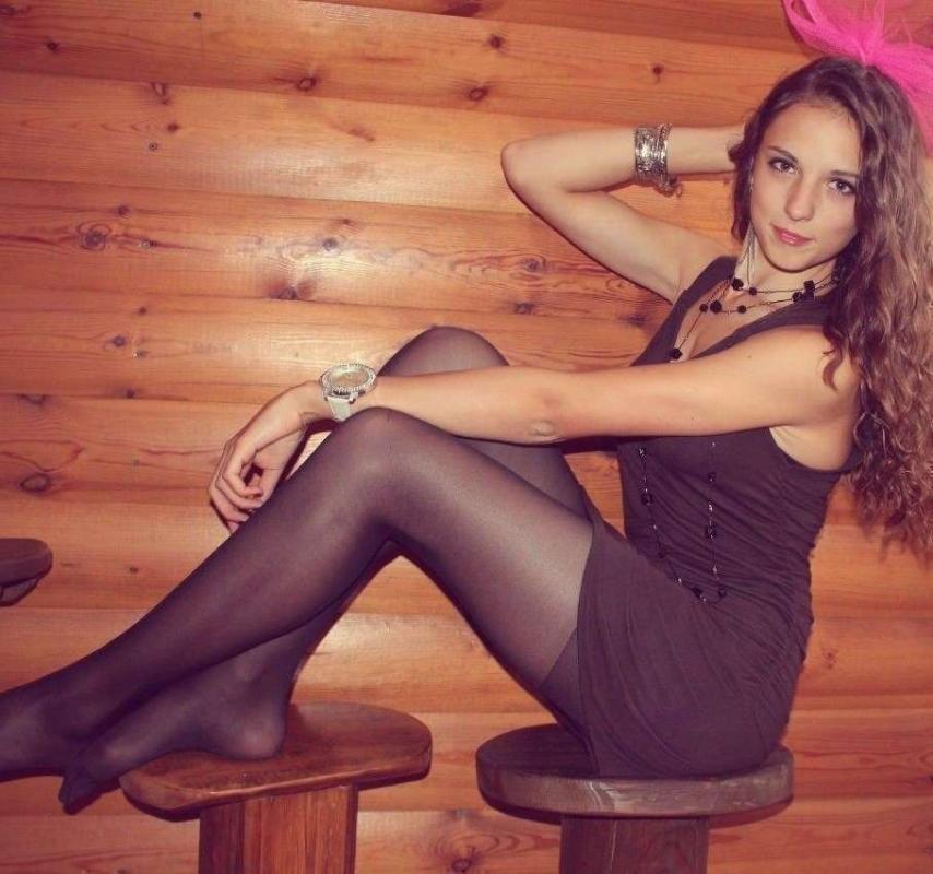 На барном стуле