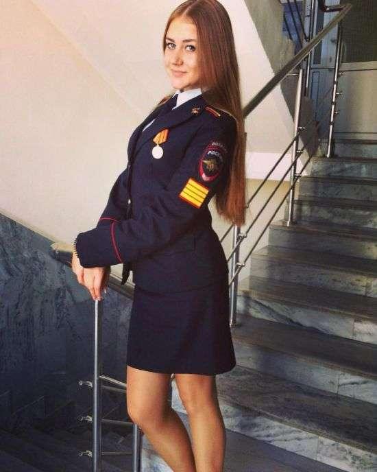 Девушка с медалью