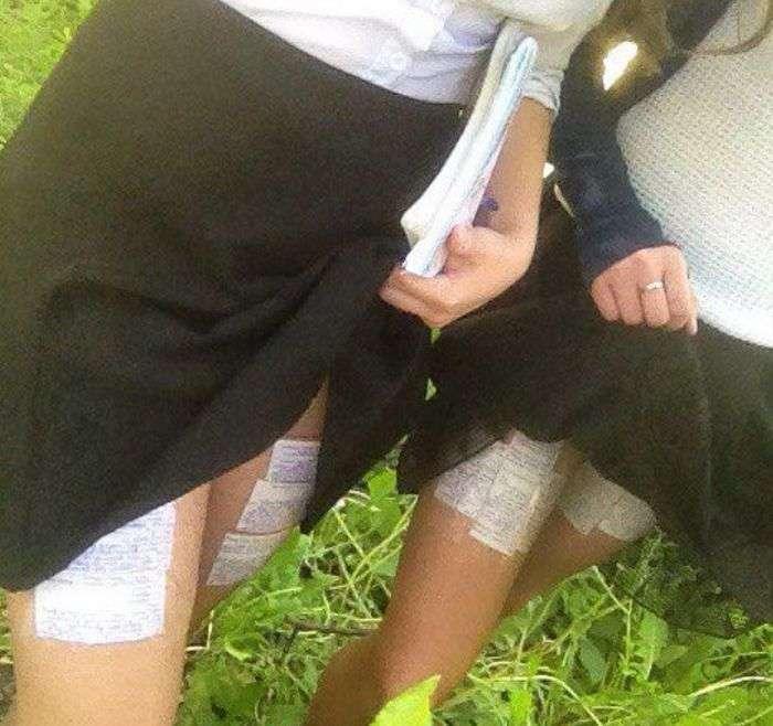 Шпаргалки под юбкой