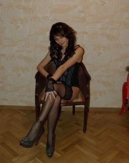 Флиртует