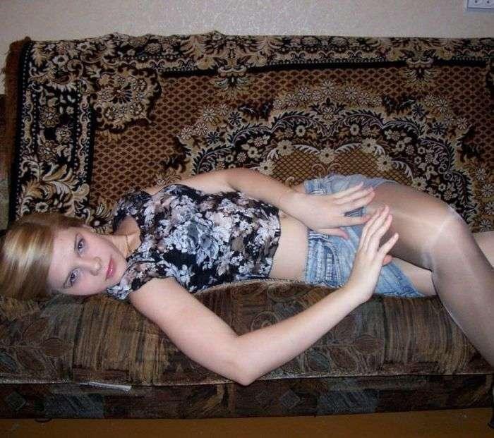 Лежа на диване