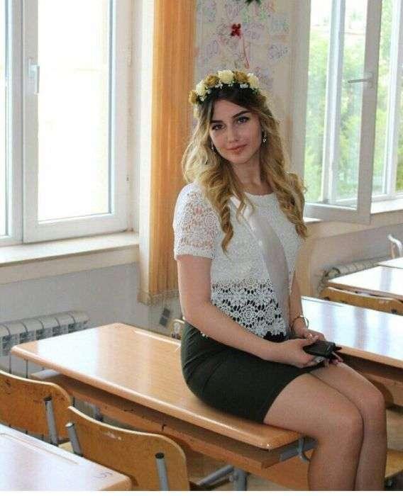 Чернобровая красавица