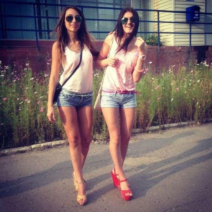 Девушки в шортах