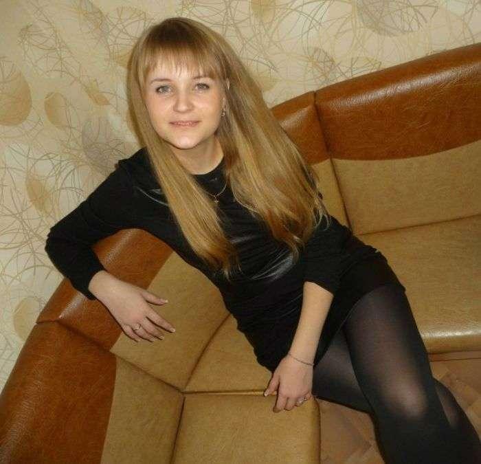 Черное платье и колготки