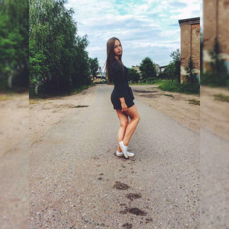Девушка в кроссовках