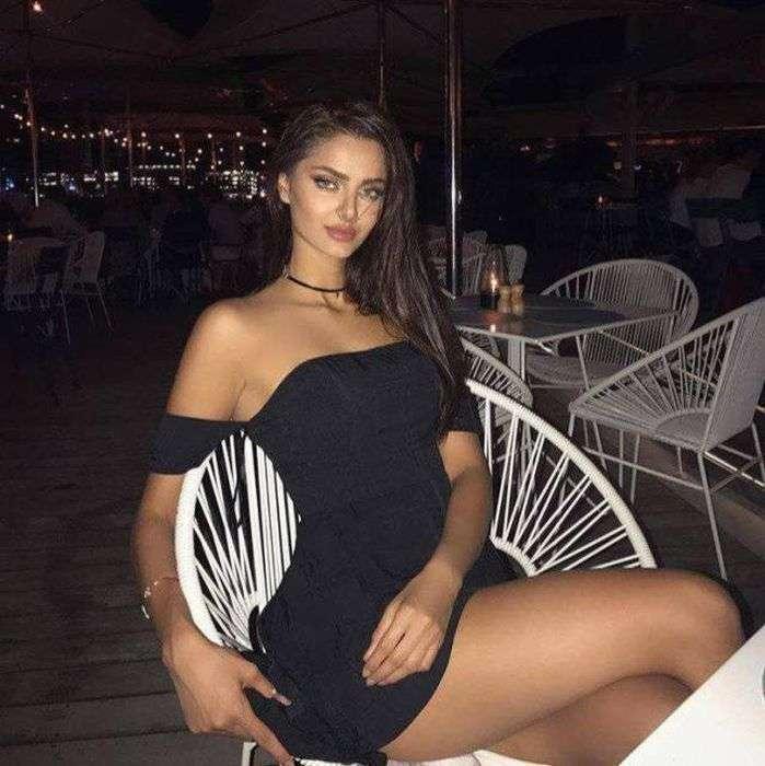Вечер в уличном кафе