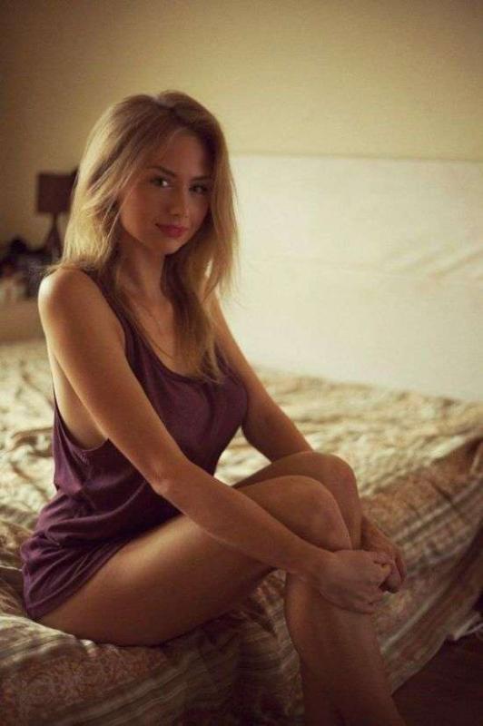 В маечке