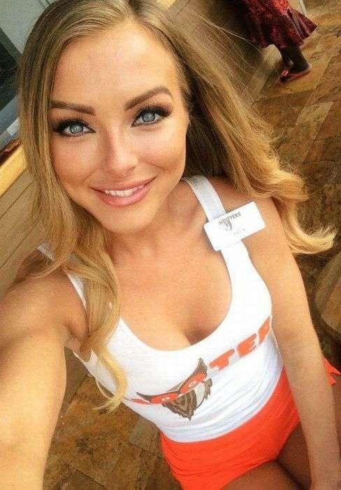 Девушка из ресторана HOOTERS