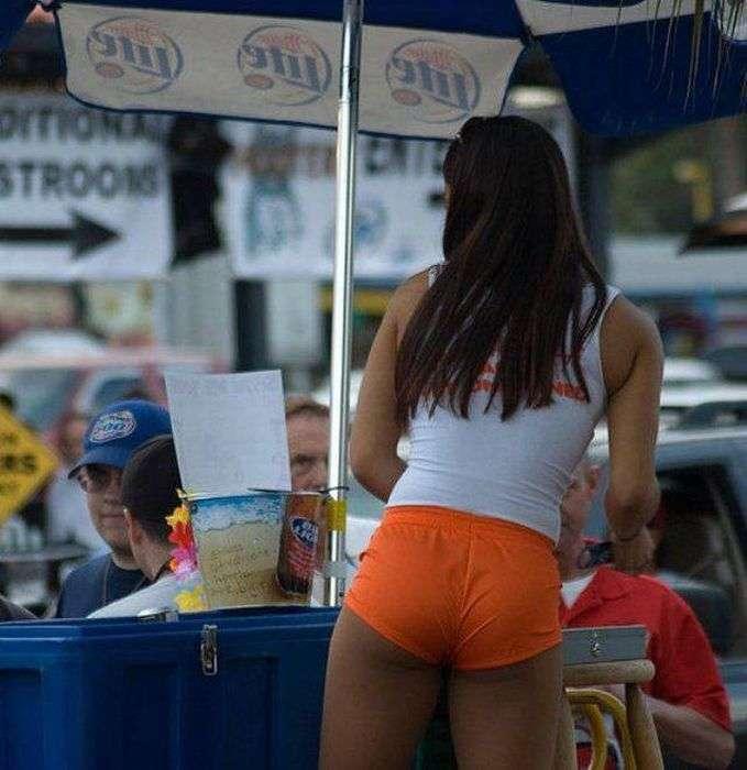 Девушка из ресторана HOOTERS