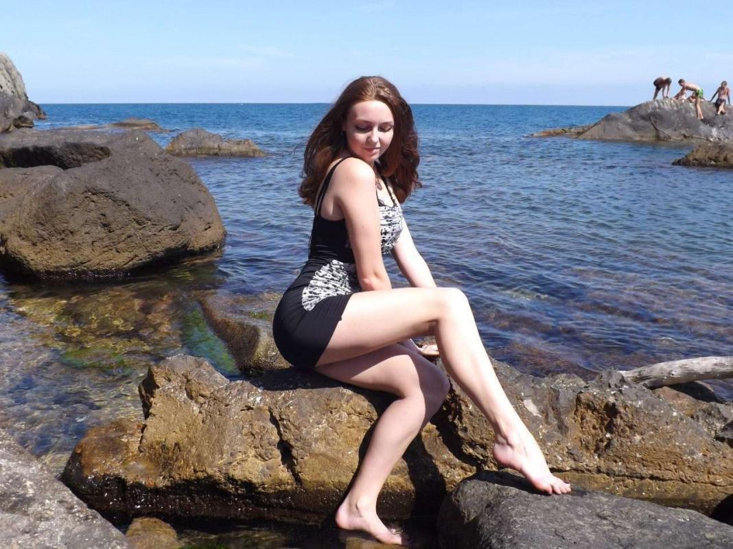 На камушке у водички