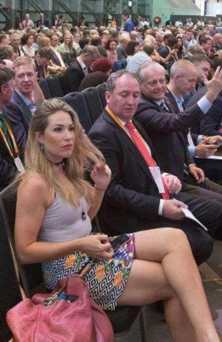 Отвлекла внимание