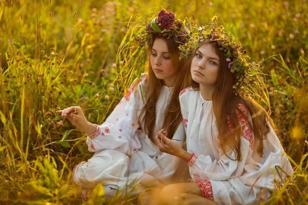 Девушки в поле