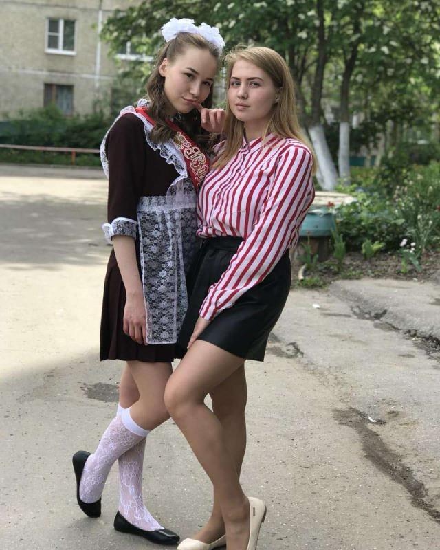 Школьницы