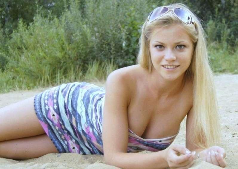 Лежа на песочке