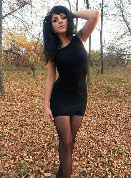 Брюнеточка