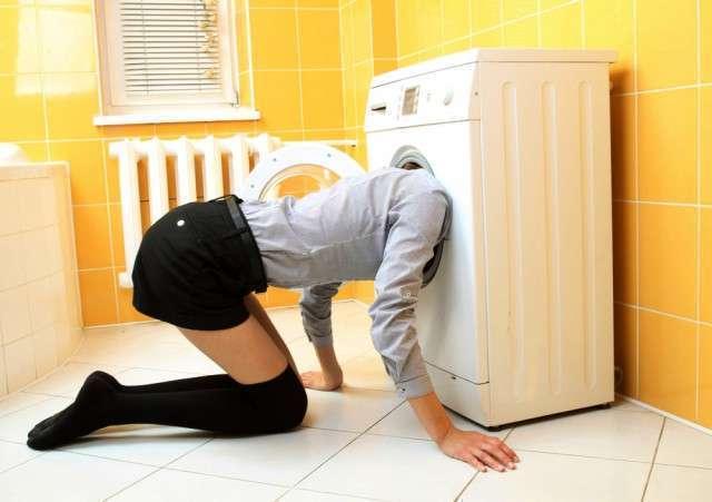 Кажется в стиралке что-то застряло