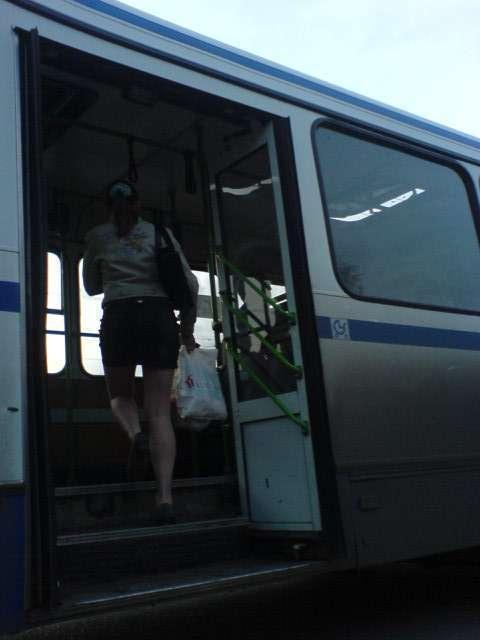 На остановке