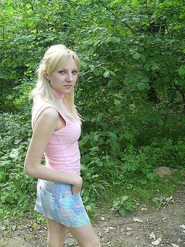 В розовой кофточке