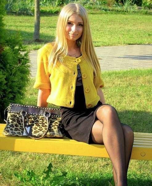 Желтая кофточка