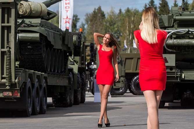 Красавицы в красном 